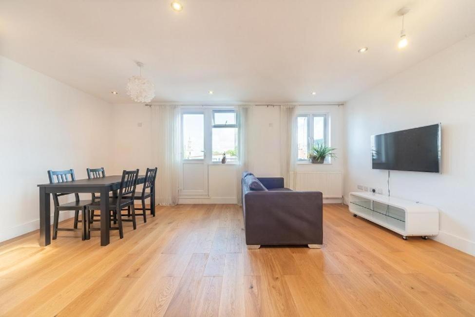 לונדון Lovely Penthouse Near Canary Wharf מראה חיצוני תמונה