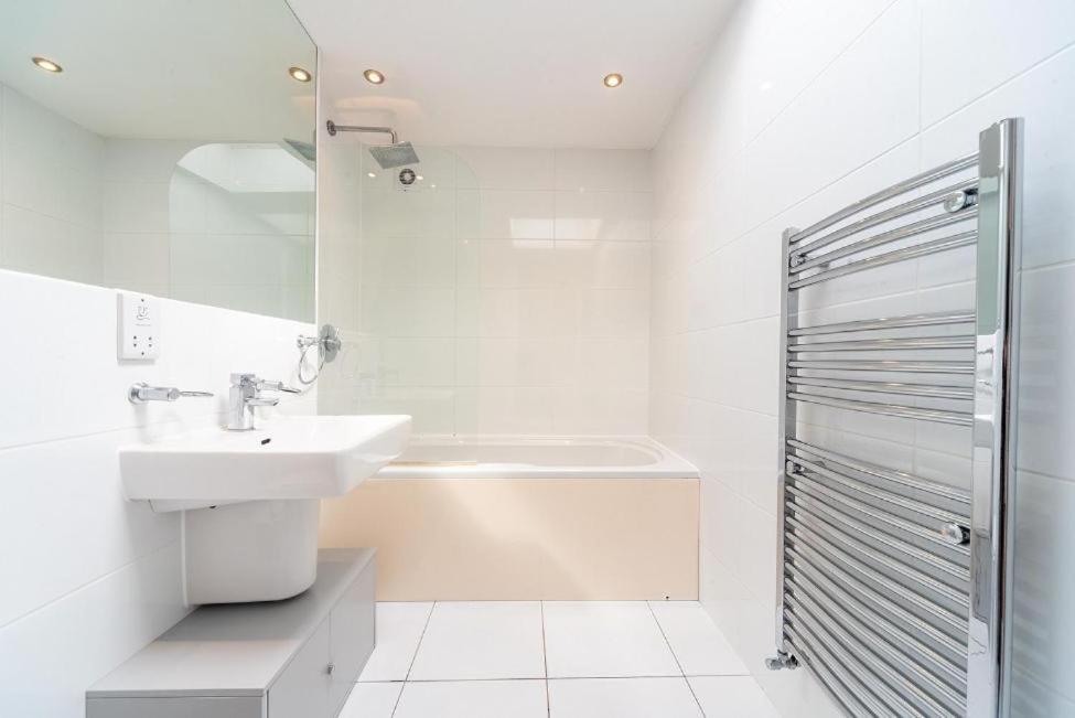 לונדון Lovely Penthouse Near Canary Wharf מראה חיצוני תמונה